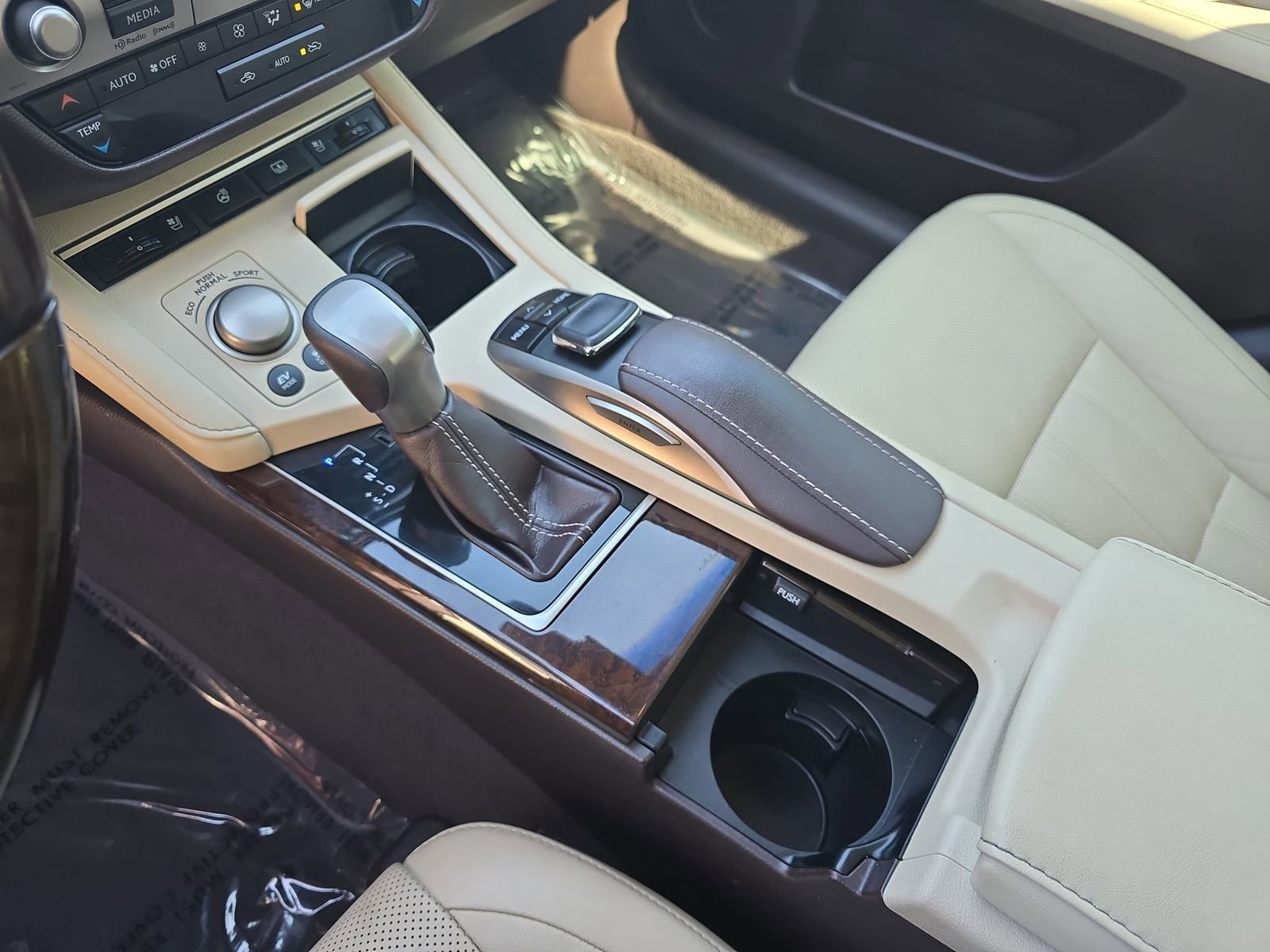 Used 2016 Lexus ES 300h w/ Luxury Package w/Wood Trim FWD image 28