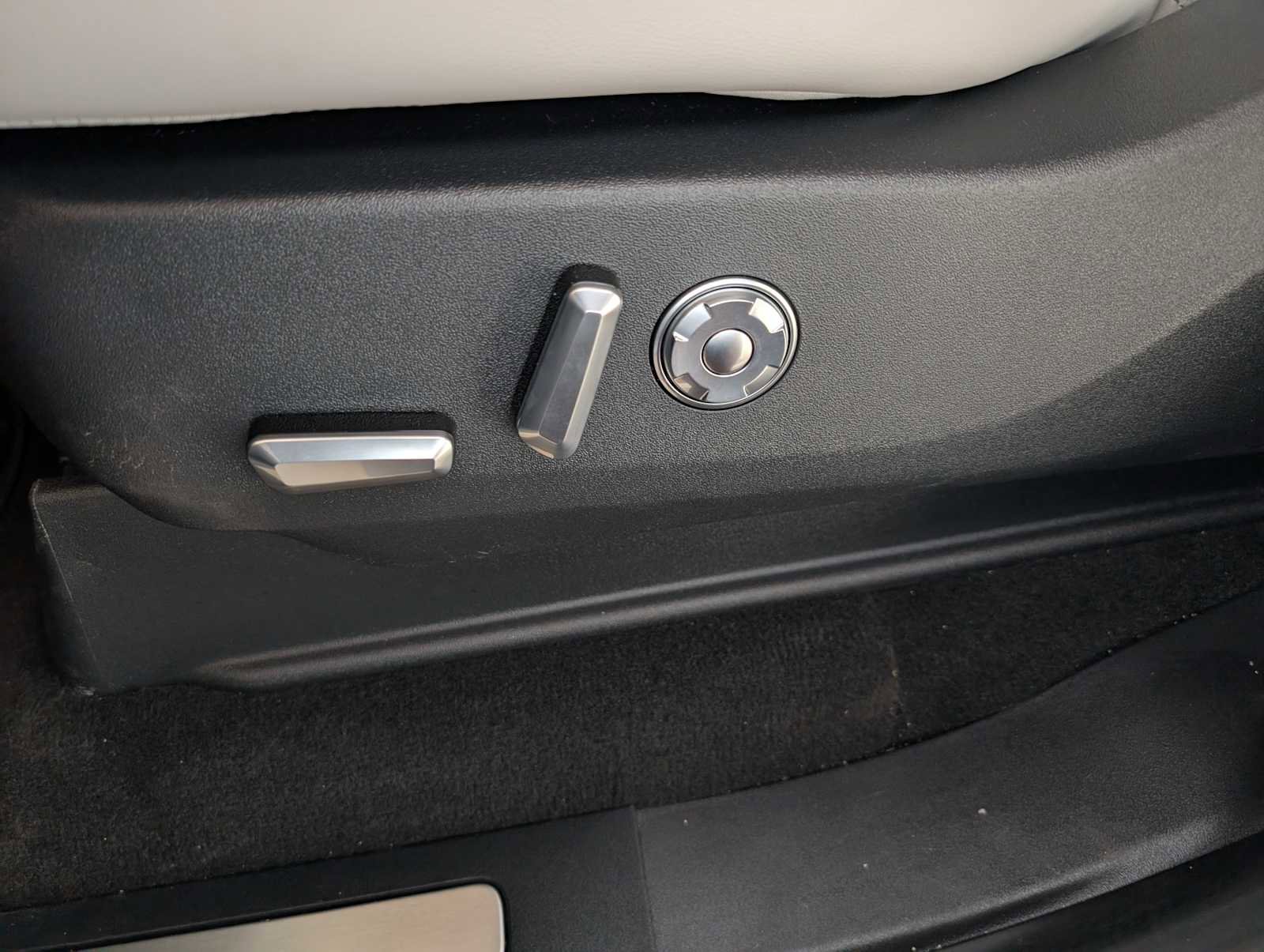 New 2026 Lincoln Navigator L Reserve w/ Jet Appearance Package image 33