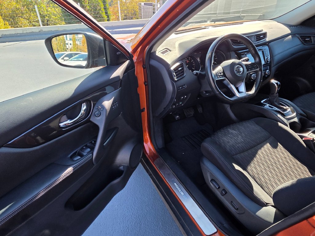 Used 2018 Nissan Rogue SV w/ Premium Package AWD/4WD image 21