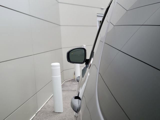 Used 2025 Land Rover Discovery Dynamic SE image 45