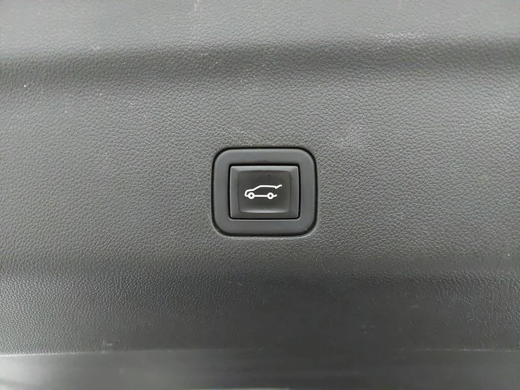 Used 2023 GMC Yukon XL AT4 AWD/4WD image 15