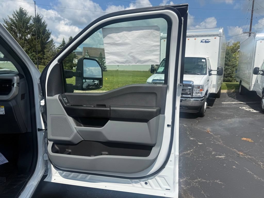 New 2026 Ford F550 2WD Regular Cab Super Duty image 39