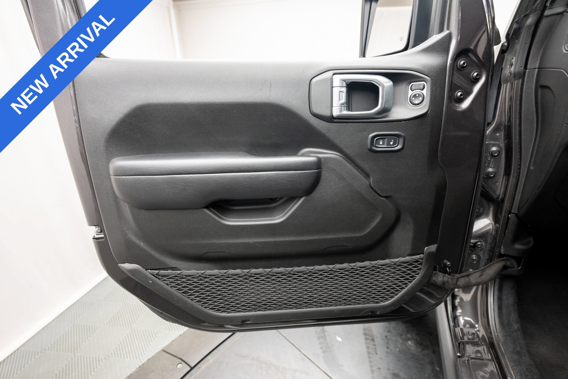 Used 2025 Jeep Wrangler Unlimited Rubicon AWD/4WD image 27