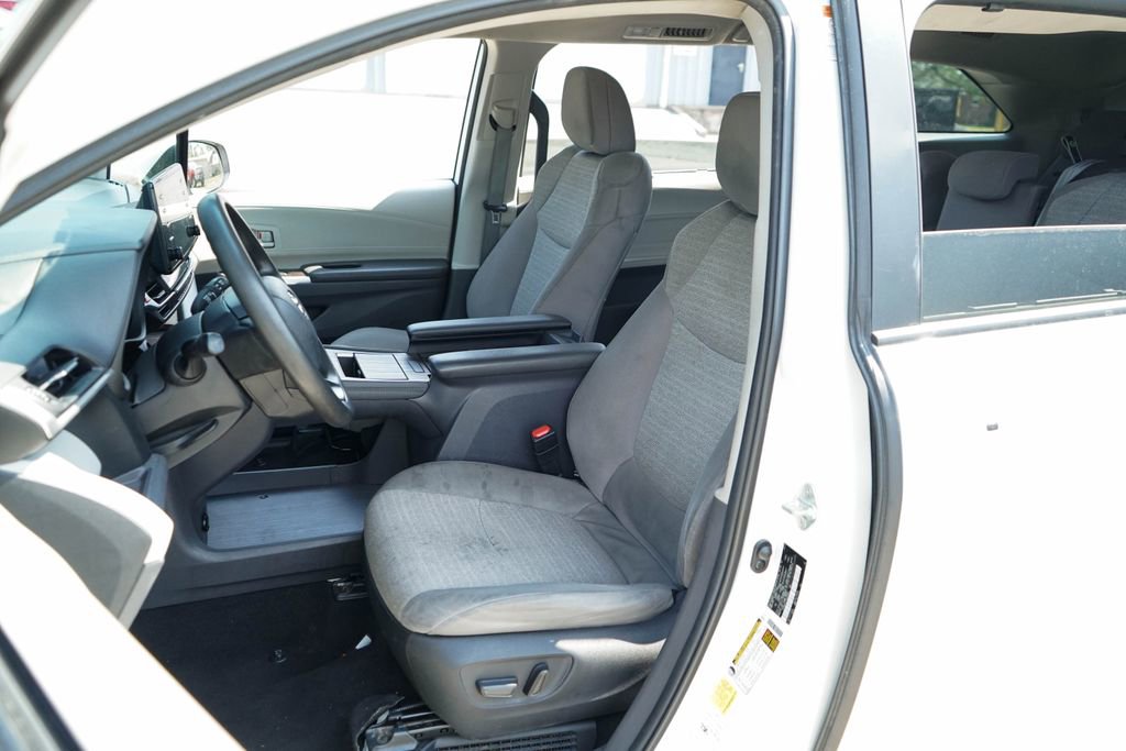 Used 2024 Toyota Sienna LE image 8