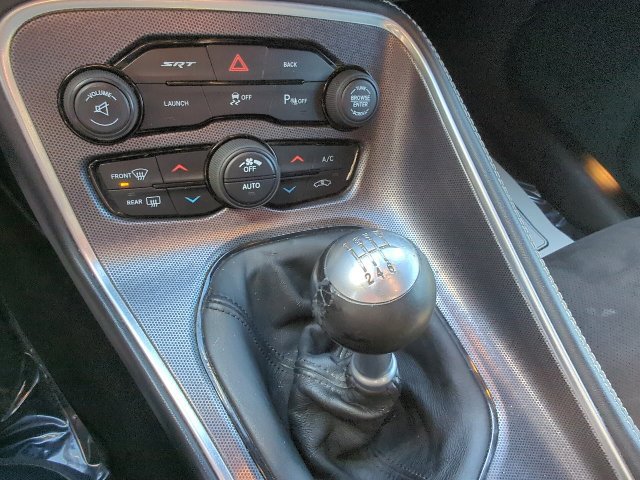 Used 2015 Dodge Challenger SRT RWD image 30