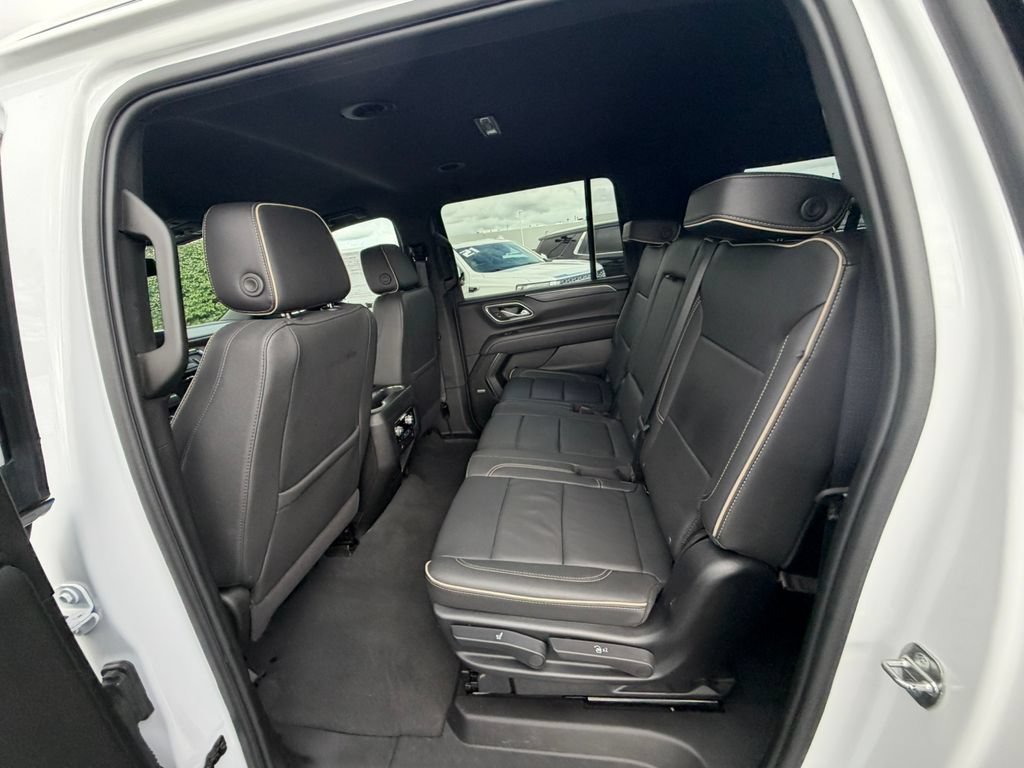 Certified 2024 GMC Yukon XL SLT w/ SLT Luxury Package AWD/4WD image 30