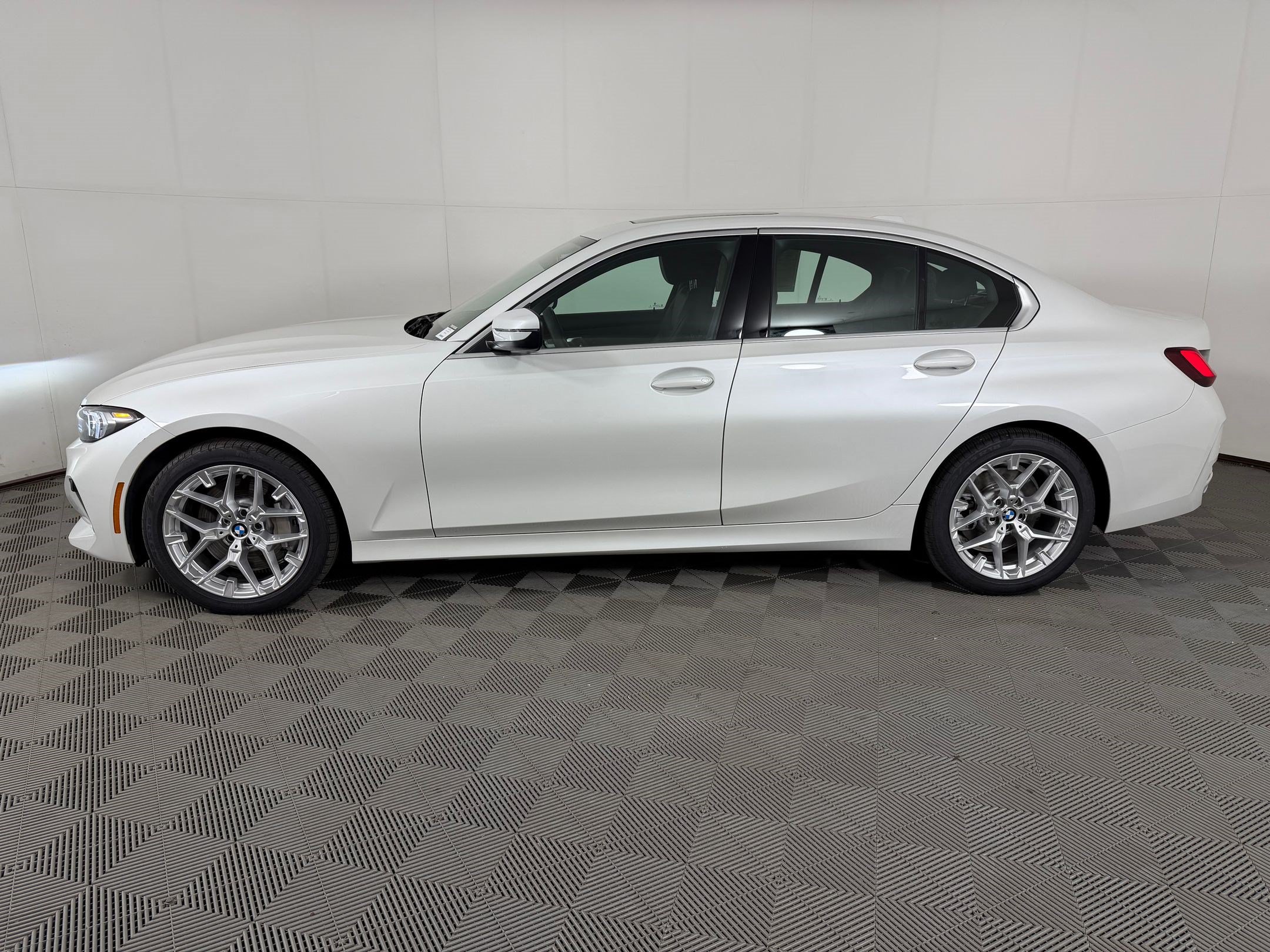 Used 2026 BMW 330i xDrive Sedan w/ Convenience Package AWD/4WD image 2