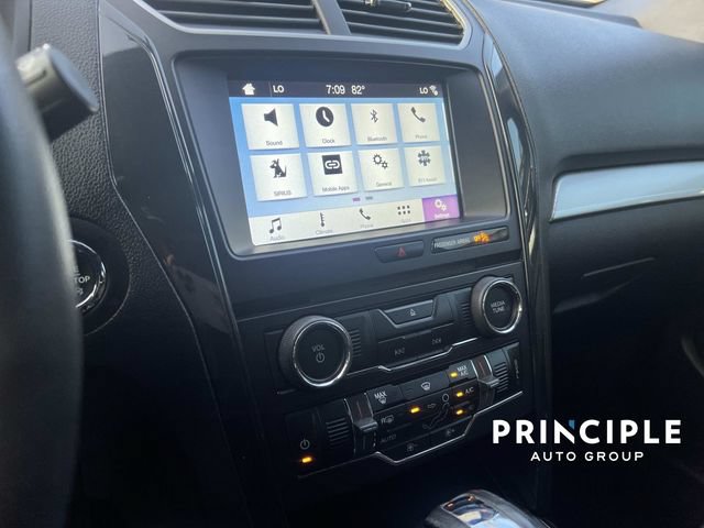 Used 2017 Ford Explorer XLT w/ Equipment Group 201A FWD image 23