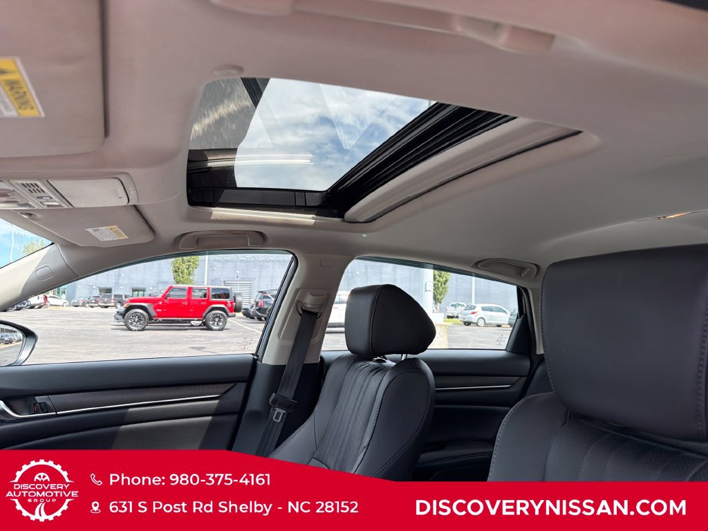 Used 2020 Honda Accord Touring image 29