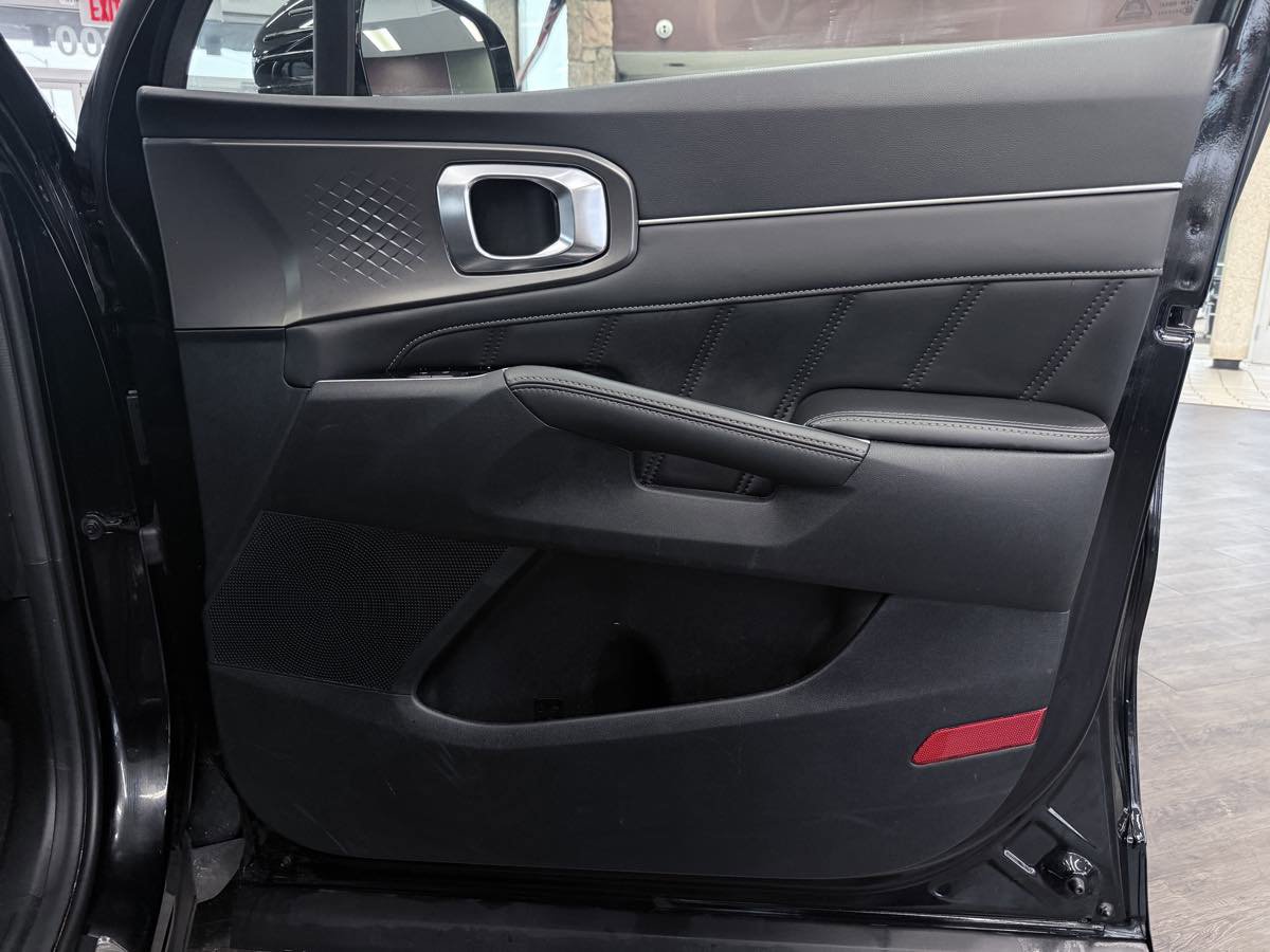 Used 2025 Kia Sorento SX image 36