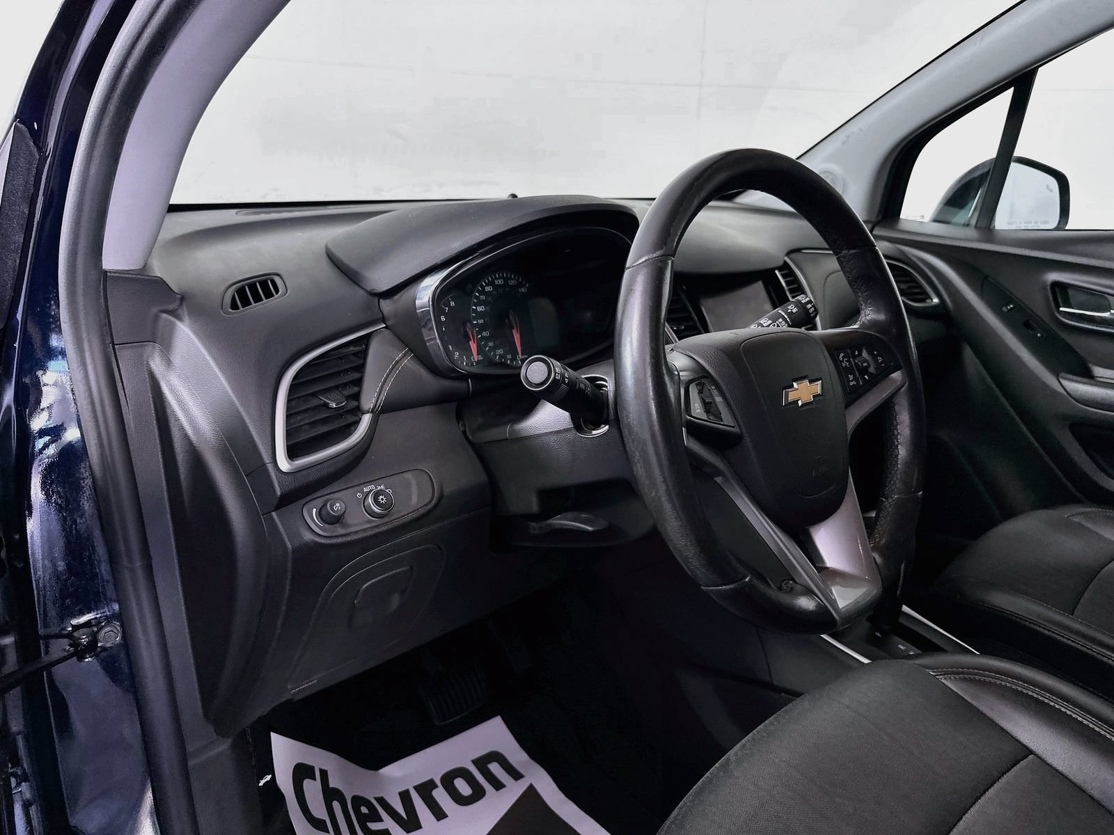 Used 2022 Chevrolet Trax LT w/ Driver Confidence Package AWD/4WD image 9