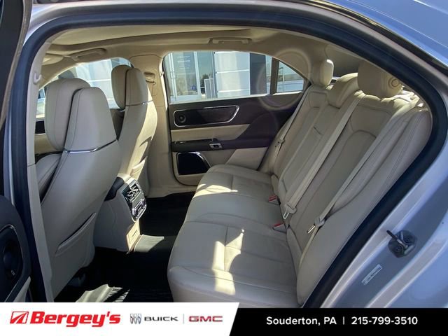 Used 2017 Lincoln Continental Reserve w/ Climate Package image 28