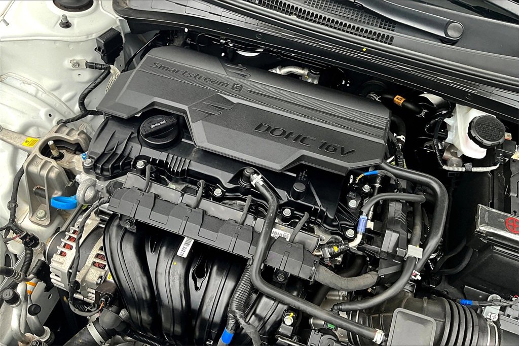 Certified 2025 Hyundai Elantra Sport image 34