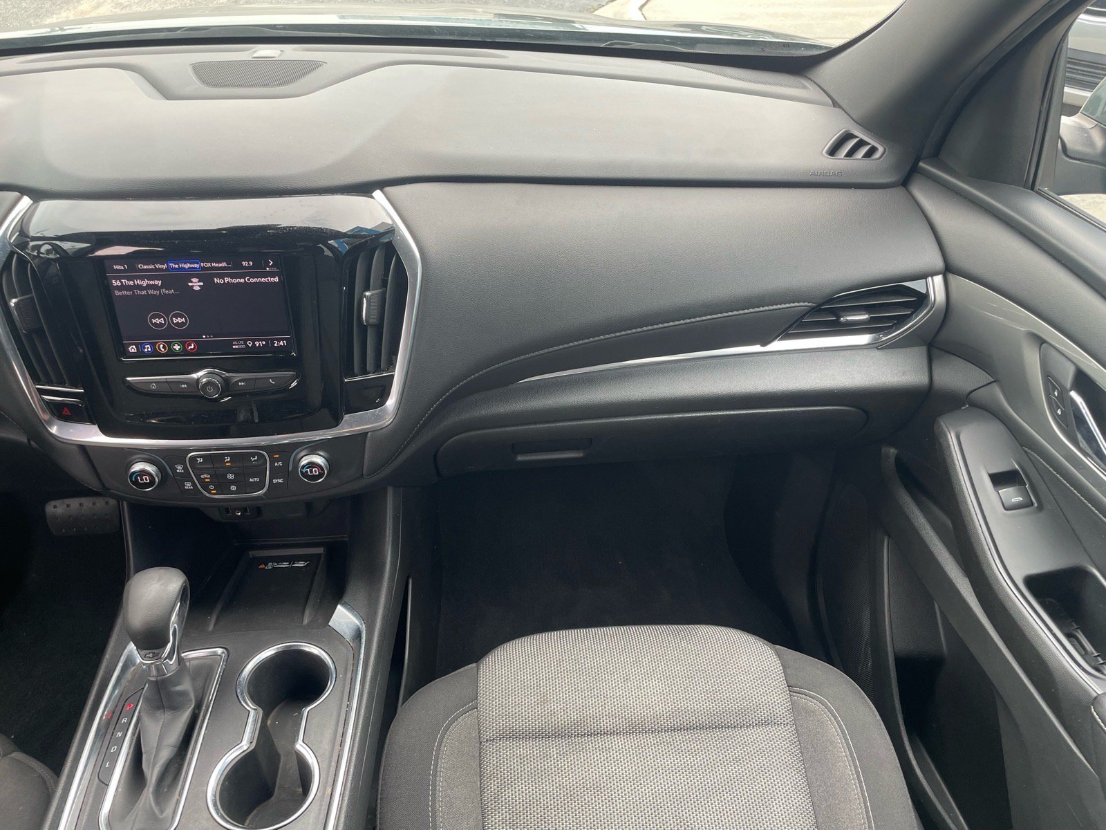 Used 2023 Chevrolet Traverse LT FWD image 9