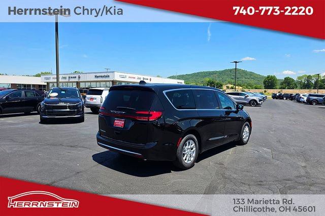 New 2027 Chrysler Pacifica Select FWD image 31