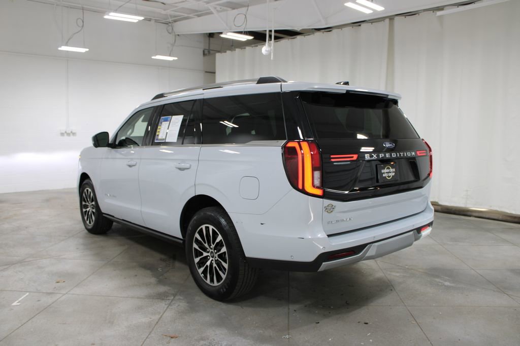 Used 2025 Ford Expedition Platinum AWD/4WD image 7