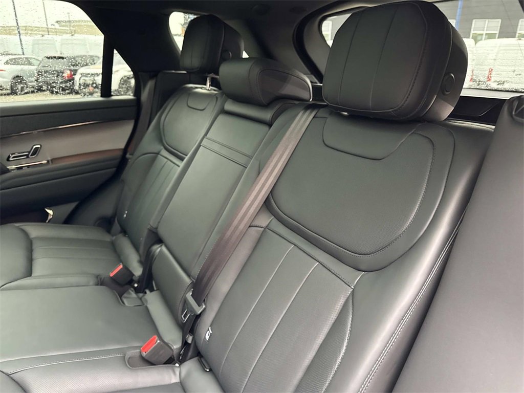 Used 2025 Land Rover Range Rover Sport Dynamic SE image 14