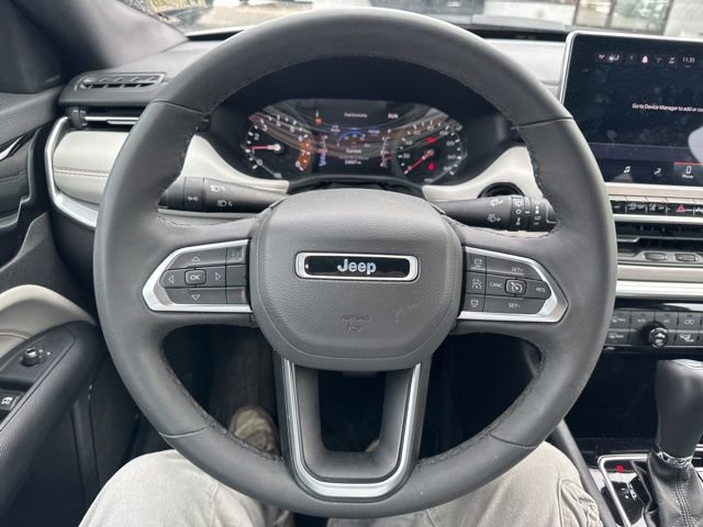 Used 2025 Jeep Compass Limited image 15