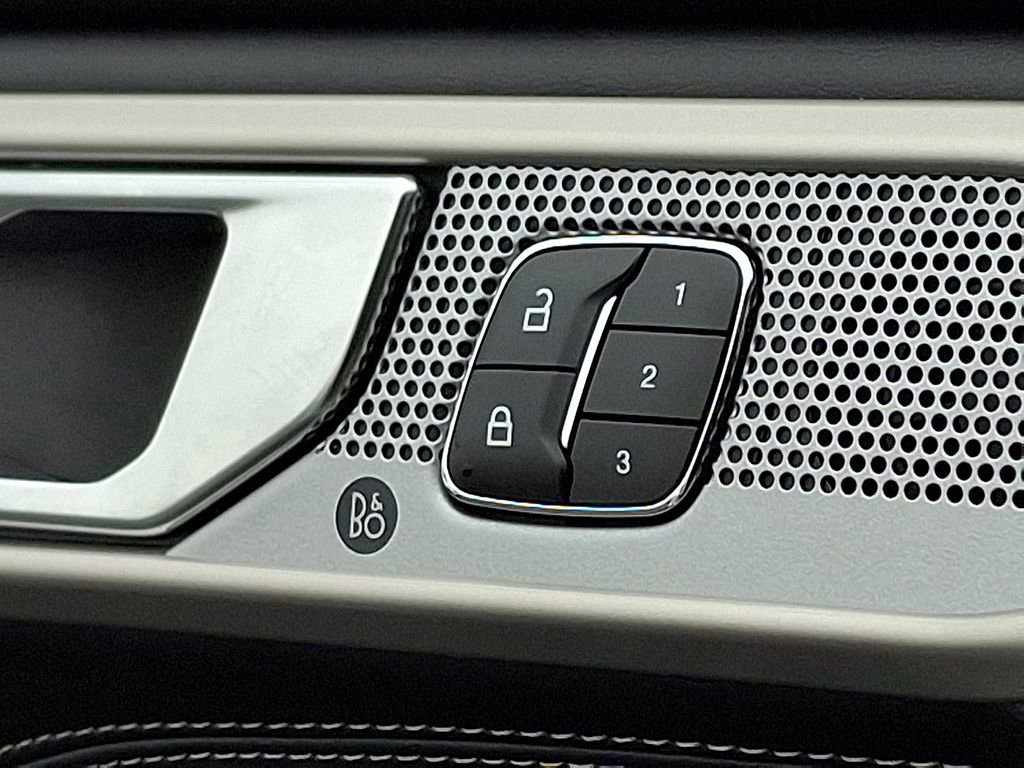 Certified 2022 Ford Explorer Limited w/ Hybrid Equipment Group 310A image 28