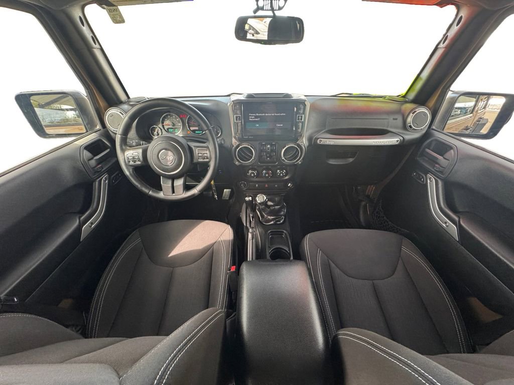 Used 2015 Jeep Wrangler Unlimited Rubicon w/ Connectivity Group image 10