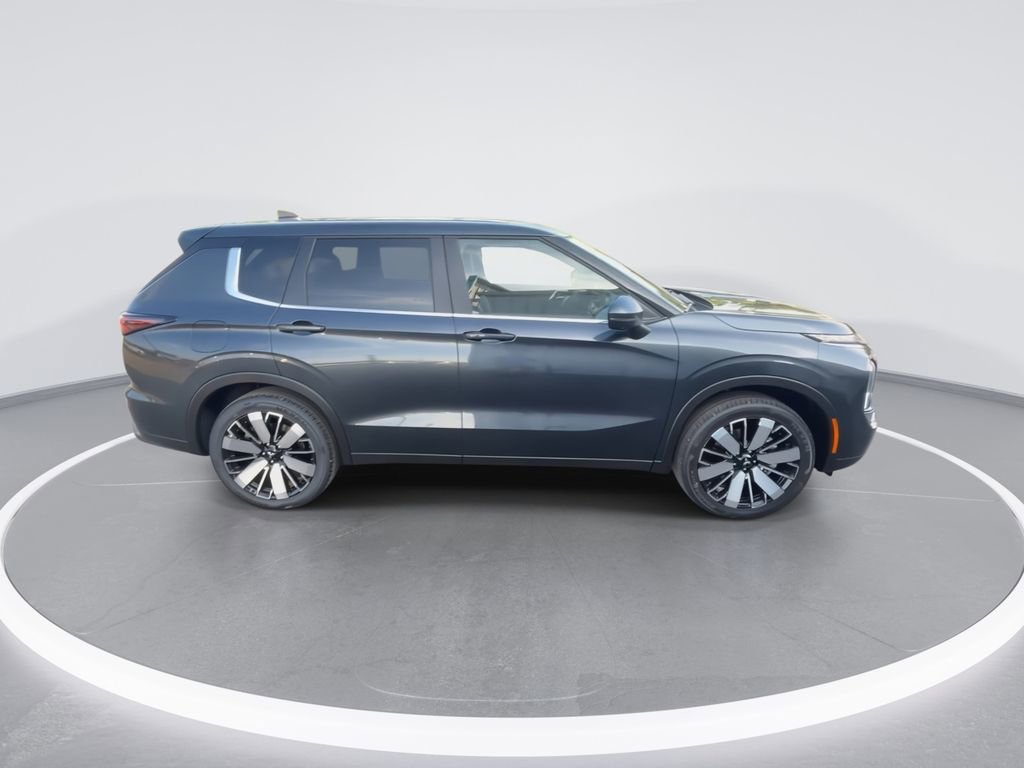 Used 2025 Mitsubishi Outlander SE FWD image 9