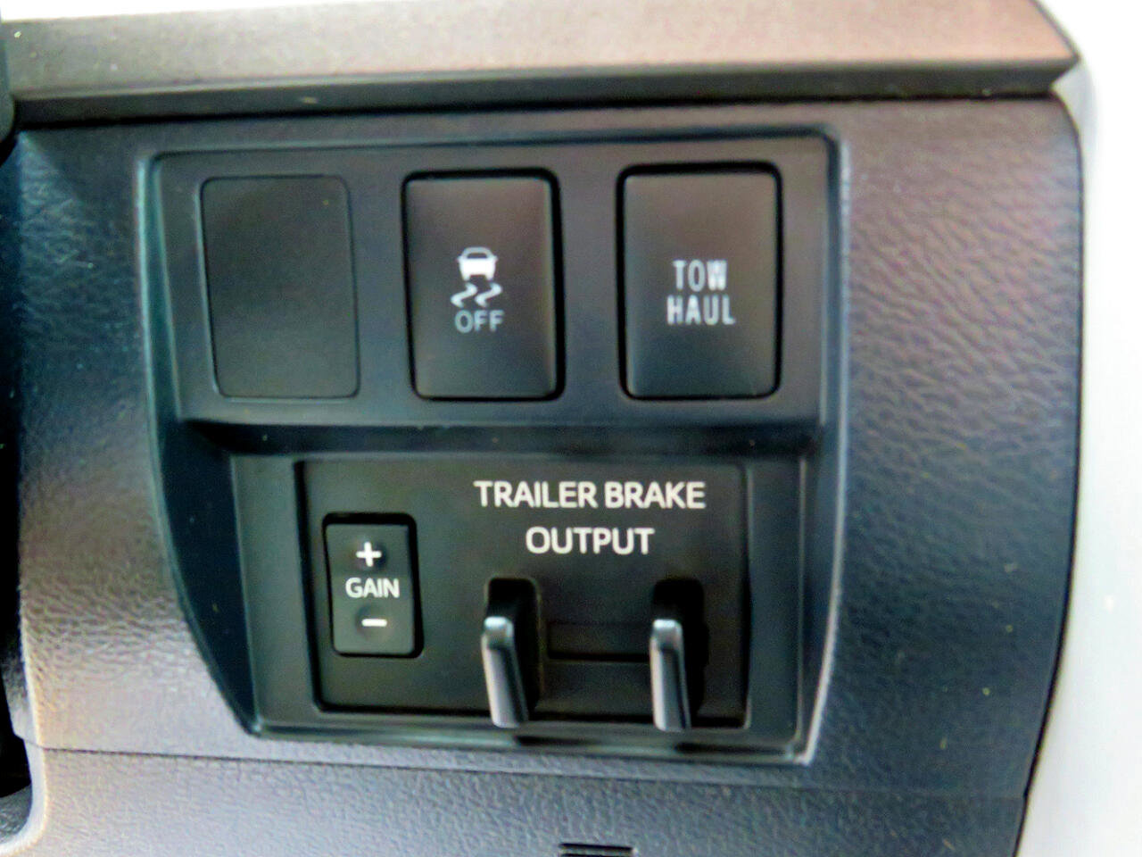 Used 2018 Toyota Tundra SR5 w/ SR5 Upgrade Package image 22