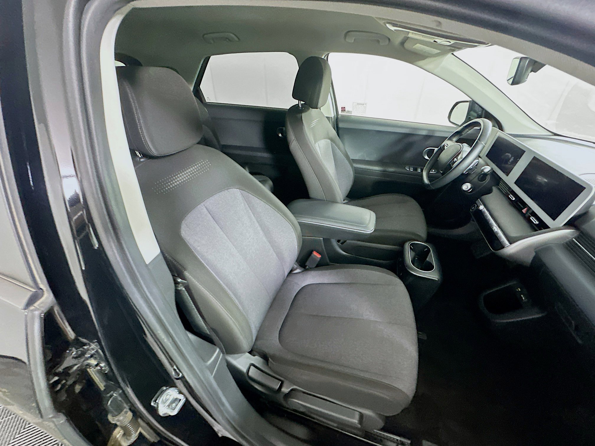 Used 2024 Hyundai Ioniq 5 SEL RWD image 31