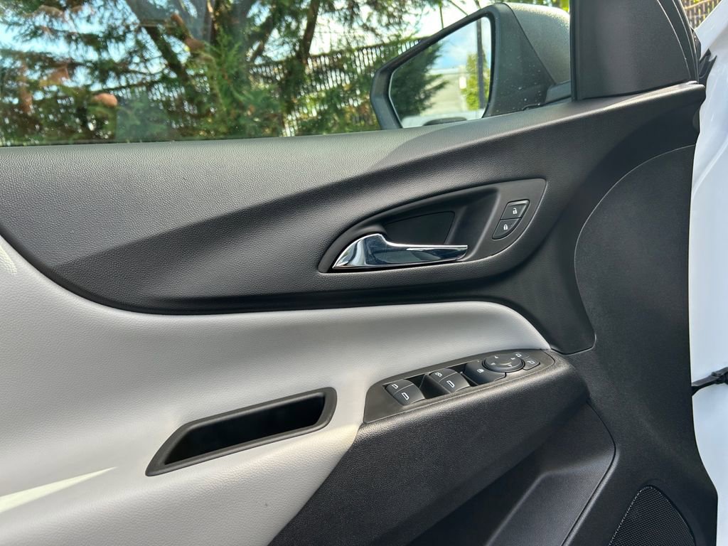 Used 2022 Chevrolet Equinox LS image 23