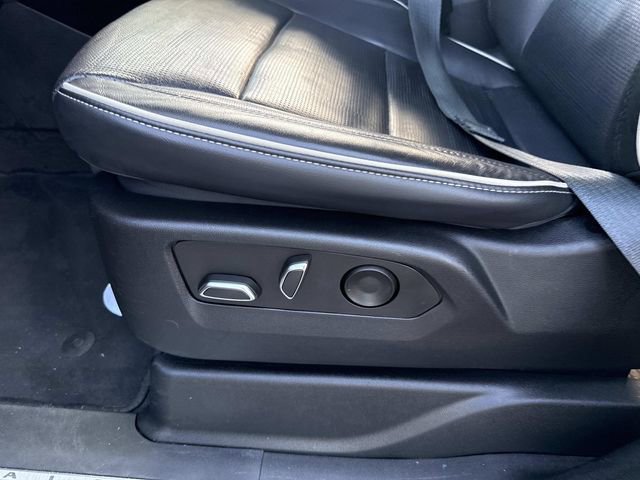 Used 2023 Cadillac Escalade Premium Luxury image 24