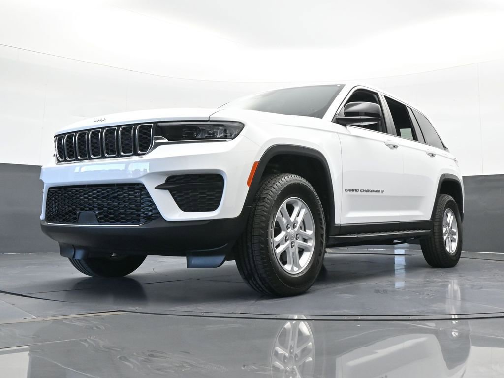 Used 2025 Jeep Grand Cherokee Laredo image 27