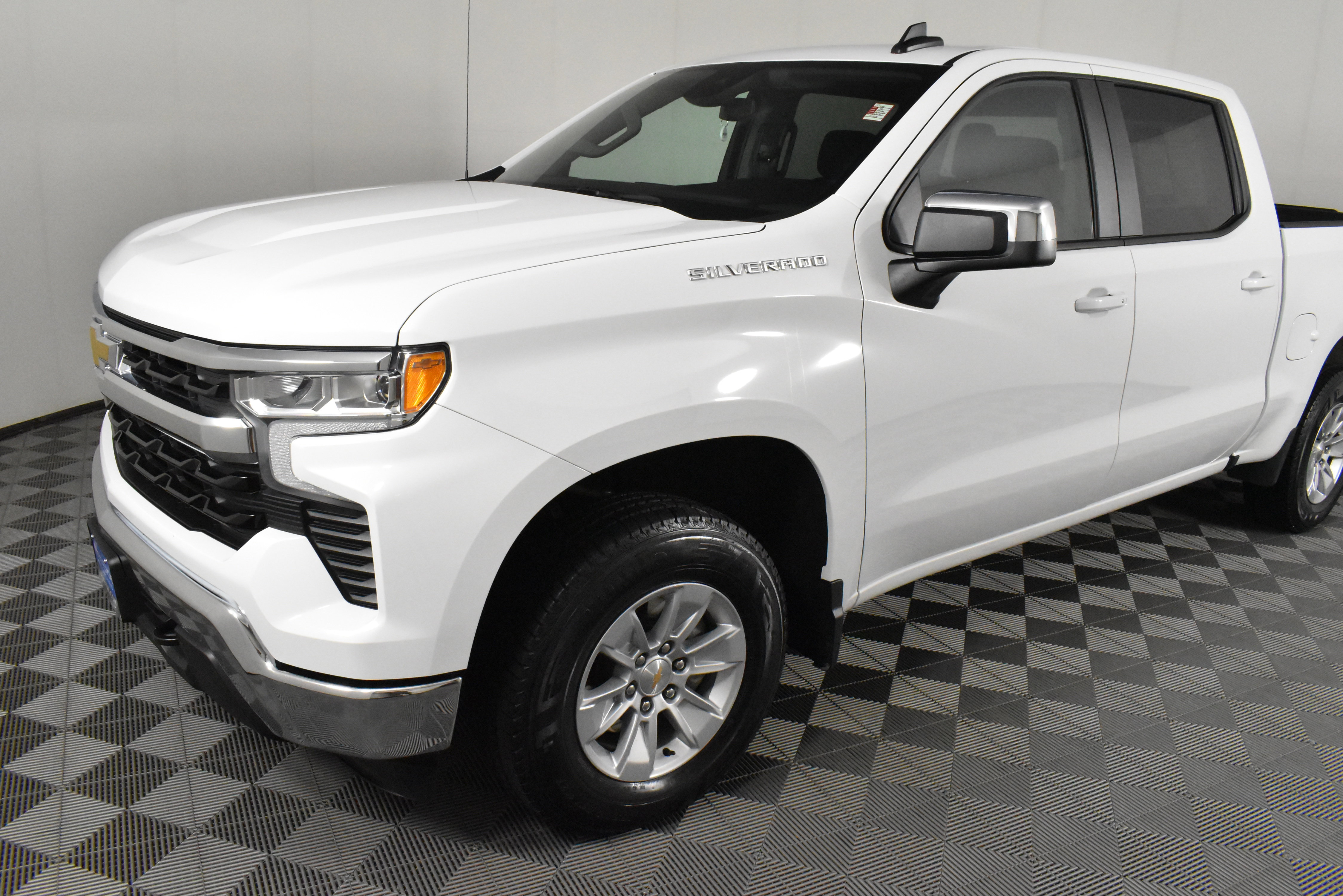 Used 2025 Chevrolet Silverado 1500 LT image 10