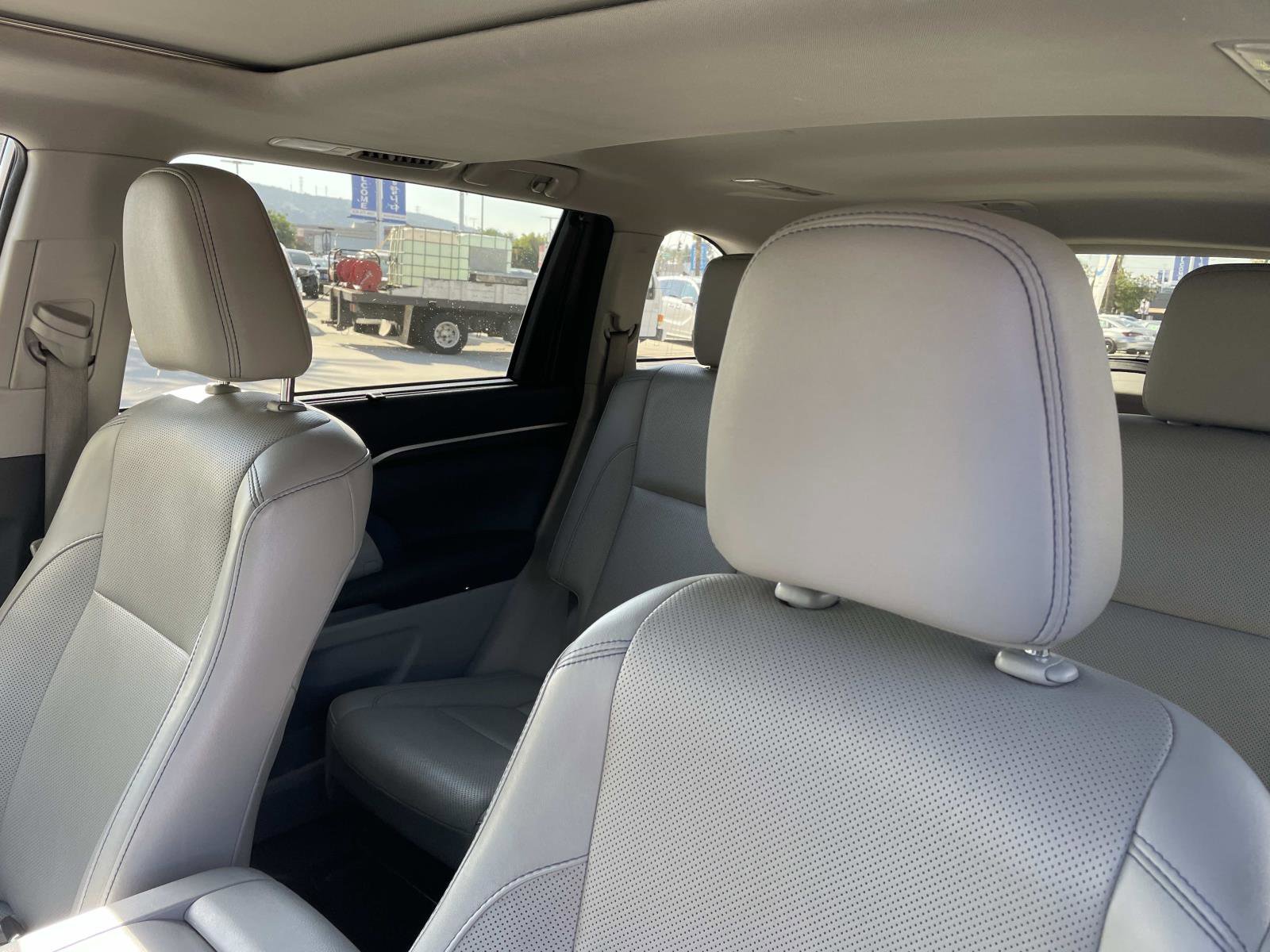 Used 2016 Toyota Highlander Limited image 18