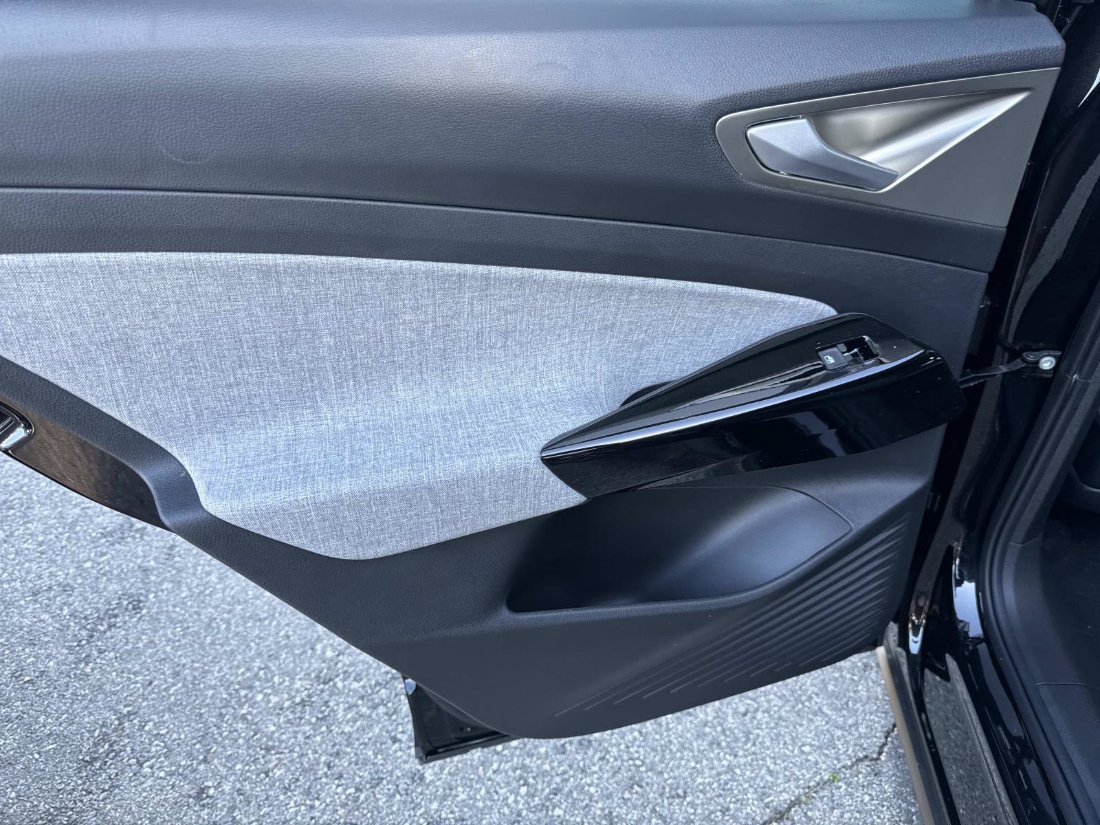 New 2026 Volkswagen ID.4 Pro RWD image 9