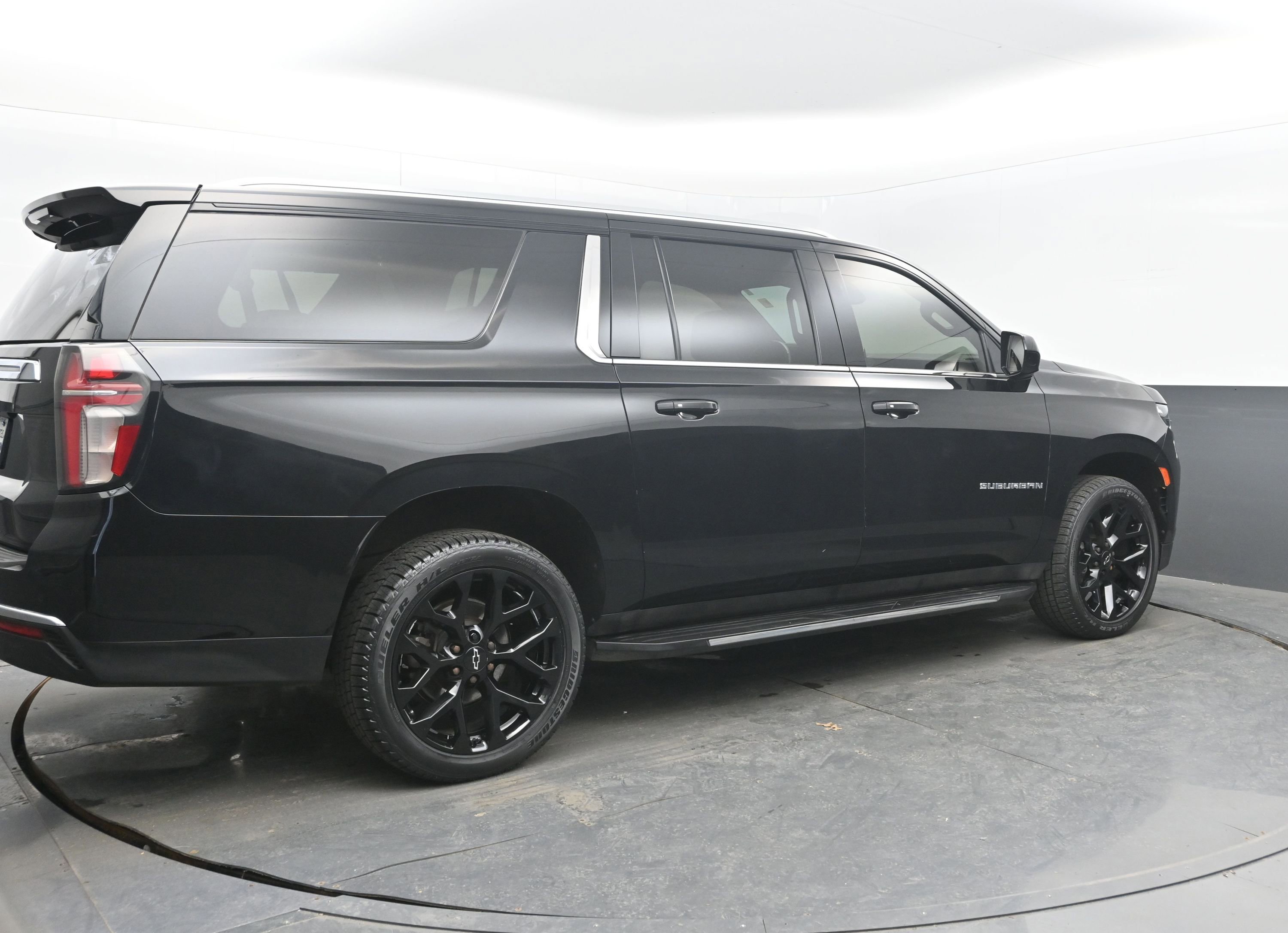 Used 2021 Chevrolet Suburban LT image 9