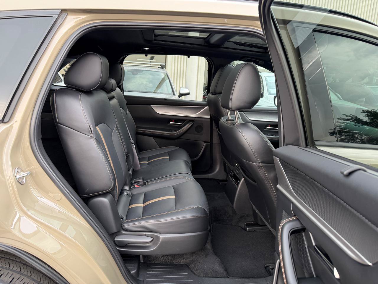 Used 2025 MAZDA CX-70 Plug-In Hybrid w/ Premium Plus AWD/4WD image 21
