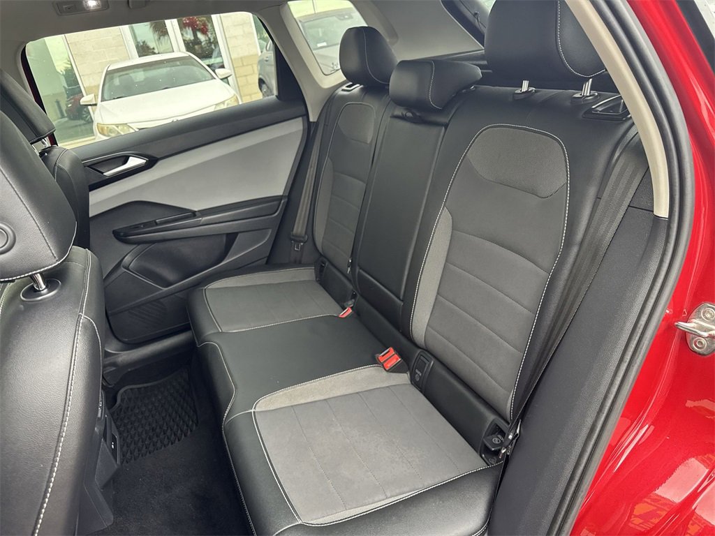 Used 2022 Volkswagen Taos SE w/ Panoramic Sunroof Package image 25