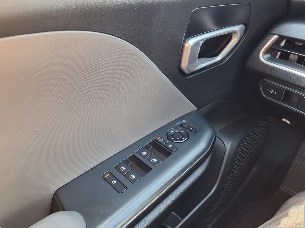 Used 2025 Kia K4 FWD image 19