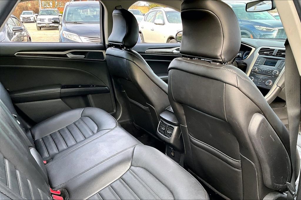 Used 2015 Ford Fusion SE w/ Equipment Group 202A image 28