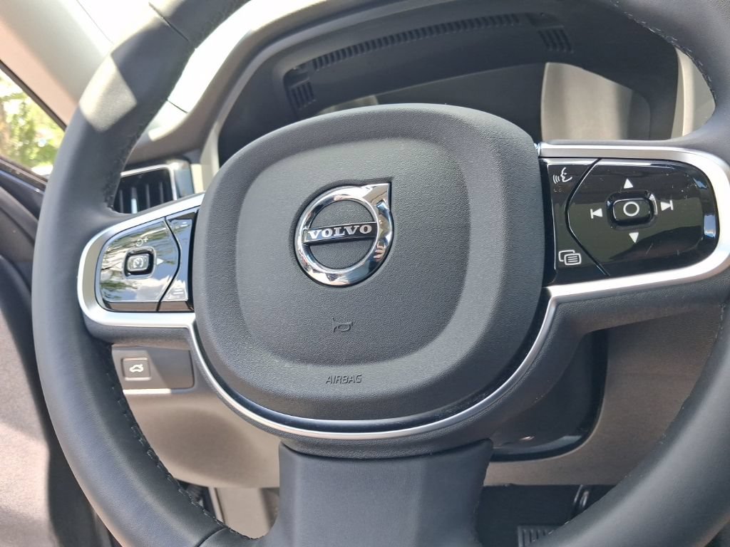 Certified 2025 Volvo XC60 B5 Plus w/ Protection Package Premier AWD/4WD image 26