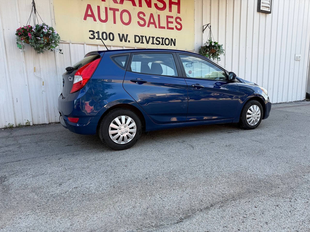 Used 2015 Hyundai Accent GS FWD image 2