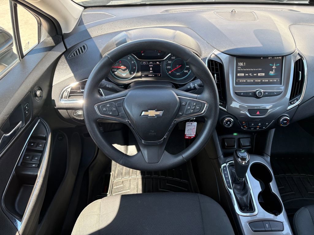 Used 2017 Chevrolet Cruze LT FWD image 19
