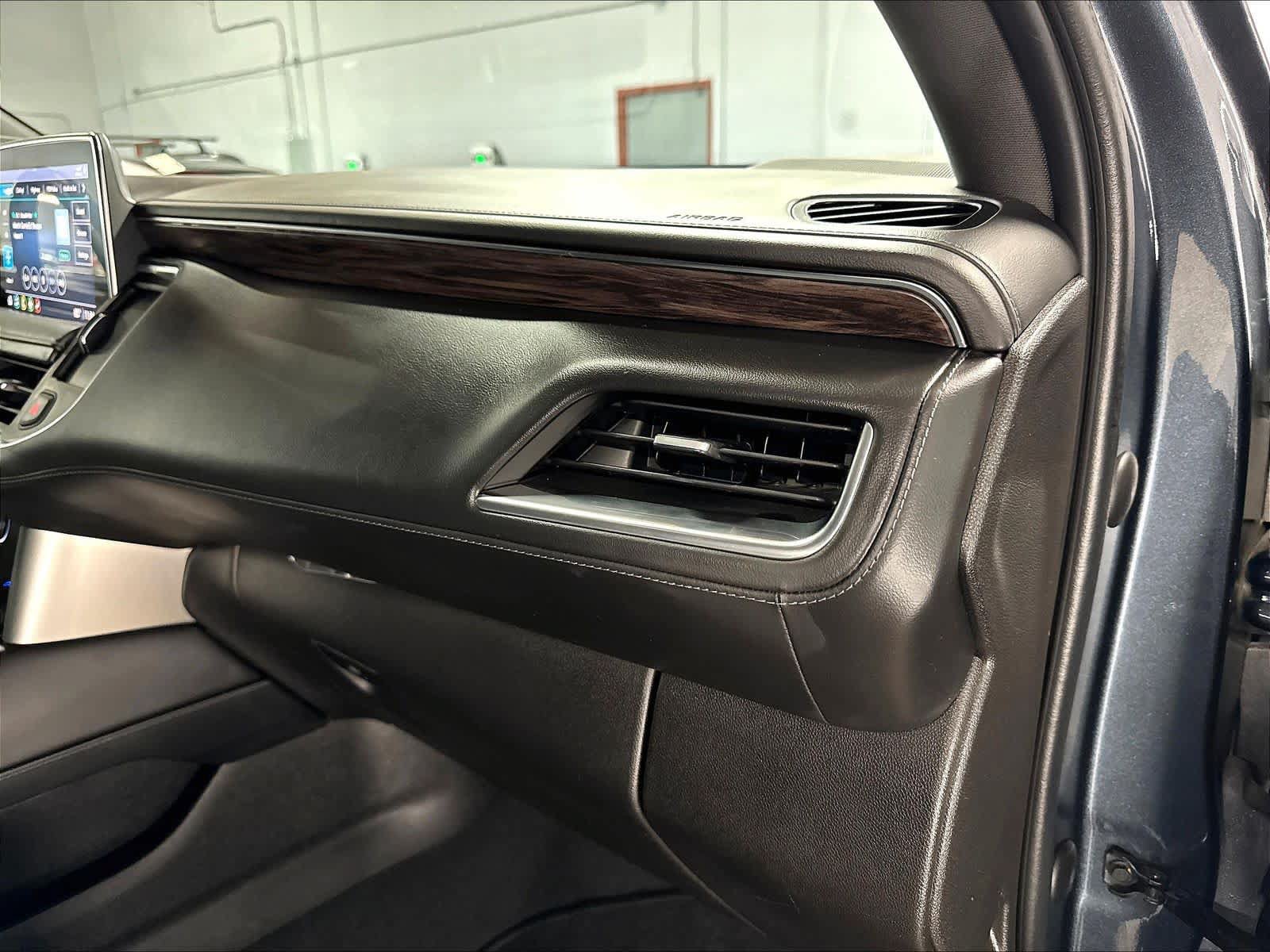 Used 2021 Chevrolet Tahoe Z71 w/ Luxury Package AWD/4WD image 17