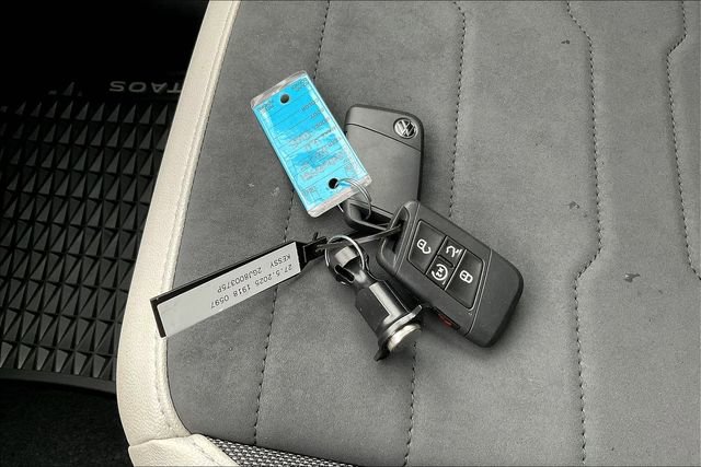 New 2025 Volkswagen Taos SE image 28