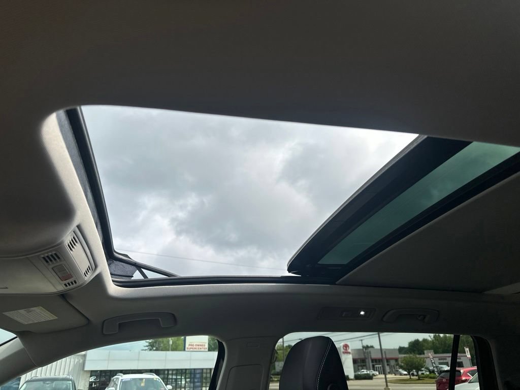 Used 2023 Volkswagen Tiguan SE w/ Panoramic Sunroof Package AWD/4WD image 30