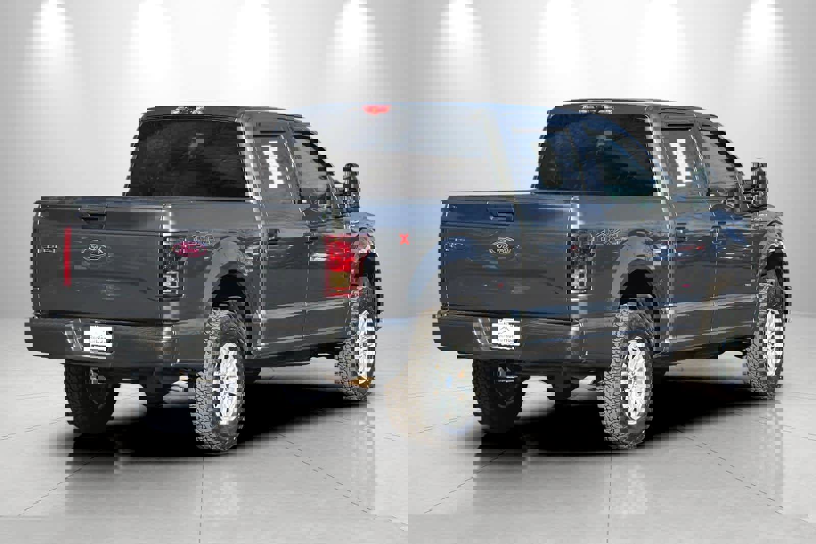 Used 2015 Ford F150 XLT image 2