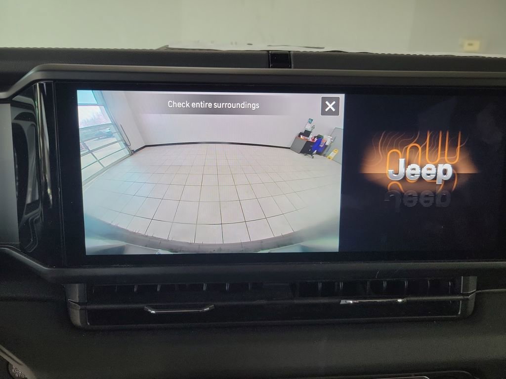 Used 2024 Jeep Wrangler Sahara image 34