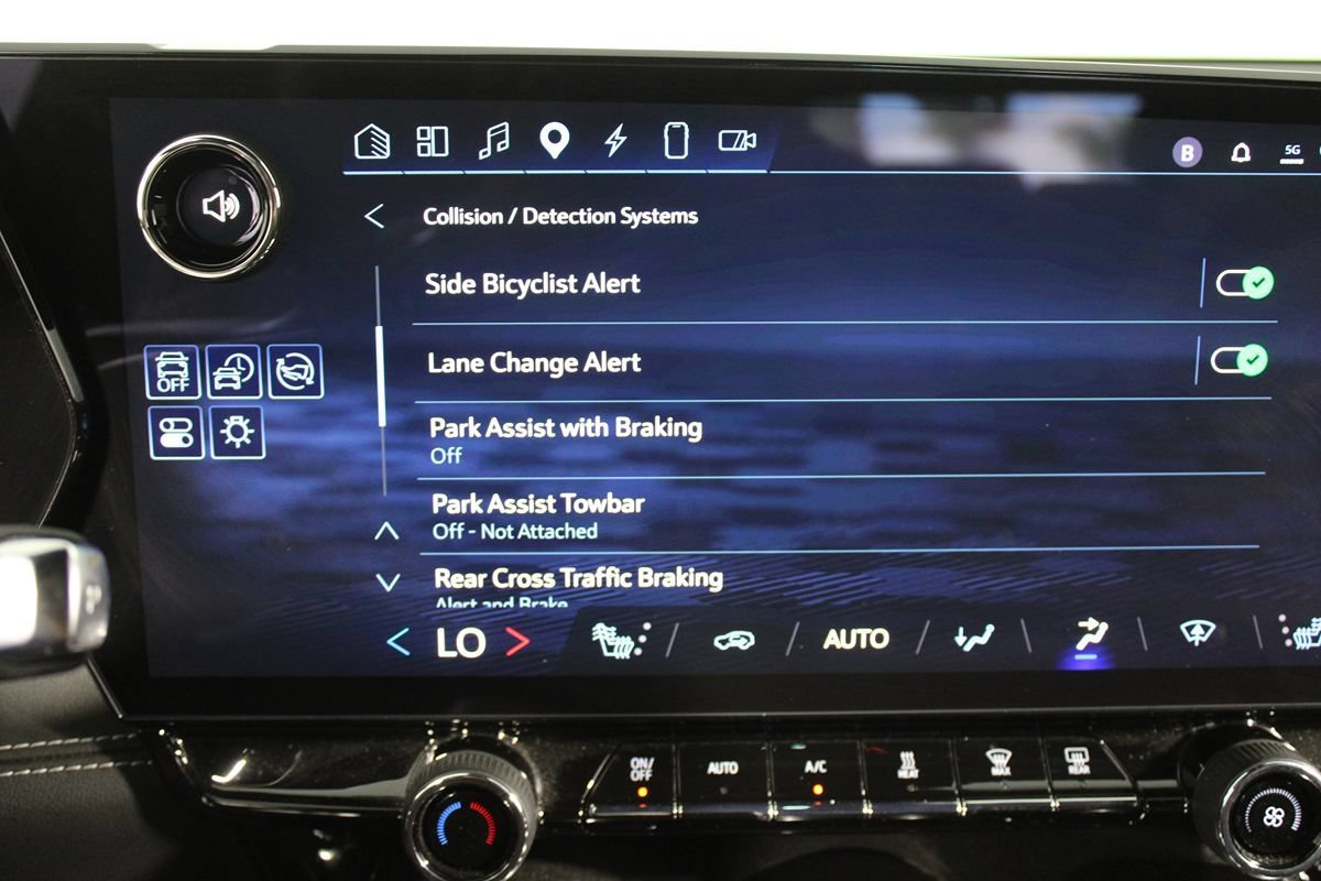 Used 2024 Chevrolet Blazer EV LT AWD/4WD image 18