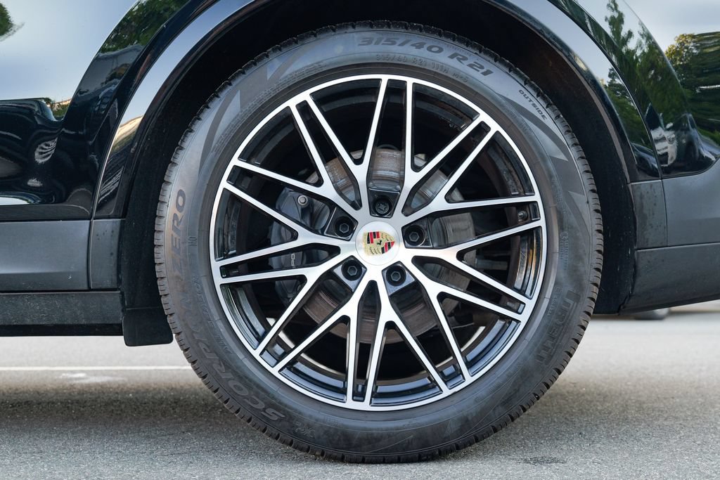 Used 2024 Porsche Cayenne Coupe AWD/4WD image 14