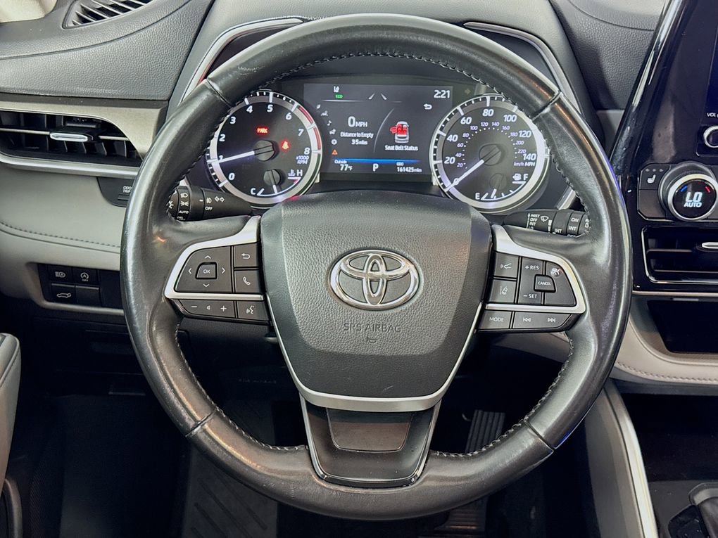 Used 2023 Toyota Highlander XLE image 32