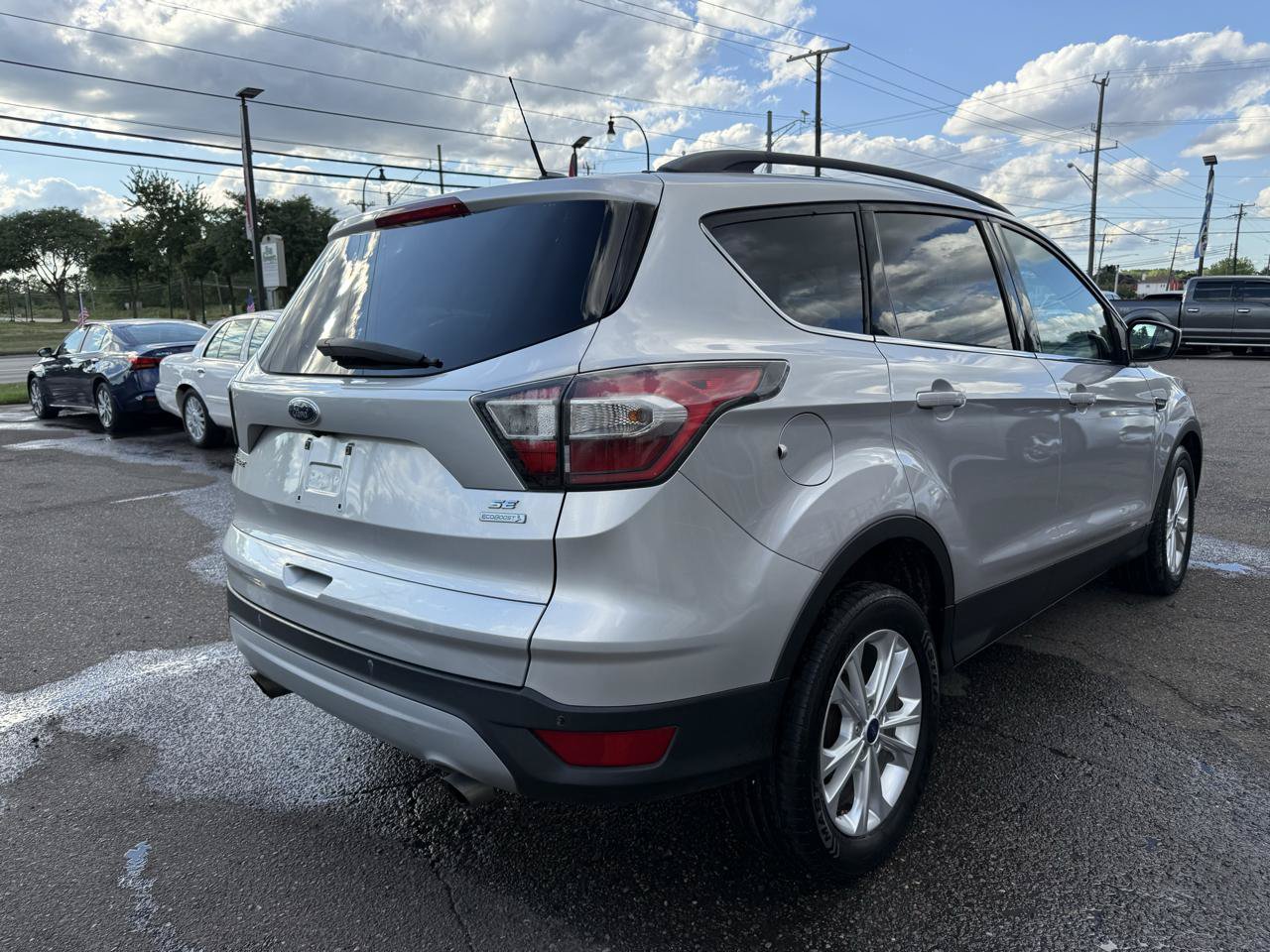 Used 2017 Ford Escape SE w/ SE Leather Comfort Package FWD image 6